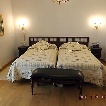 Hotel Azkue *